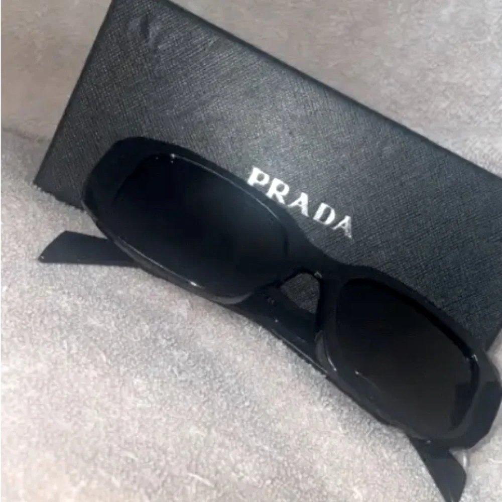 Exclusive Prada Sunglasses ( Woman ) - Picture 1 of 3